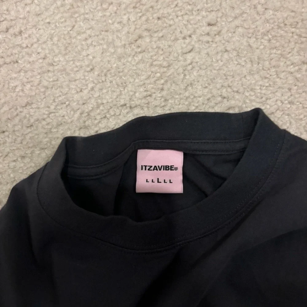 Black Cat Lover T-Shirt from Japanese Streetwear Vintage Brand